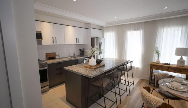 Bright 3-BDR Apartment In Toronto (Unit #2)