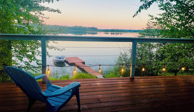 Cozy lakefront cabin on Nukko Lake.