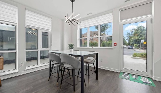 Modern 2BR Townhome Free Parking