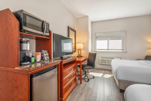 Comfort Inn Suites Islands District 