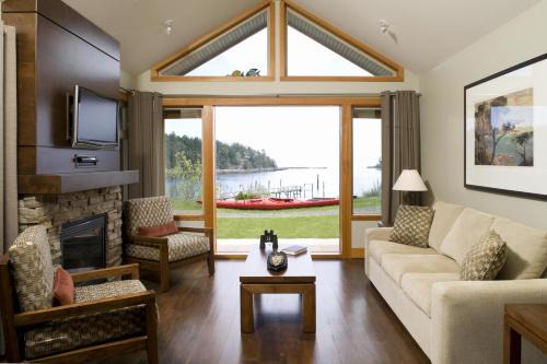 Mayne Island Resort 